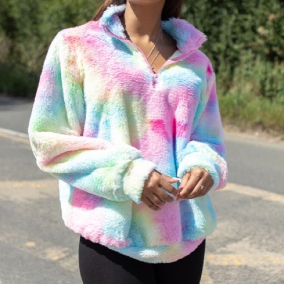 Jackets & Blazers - Fuzzy tie dye pull over teddy